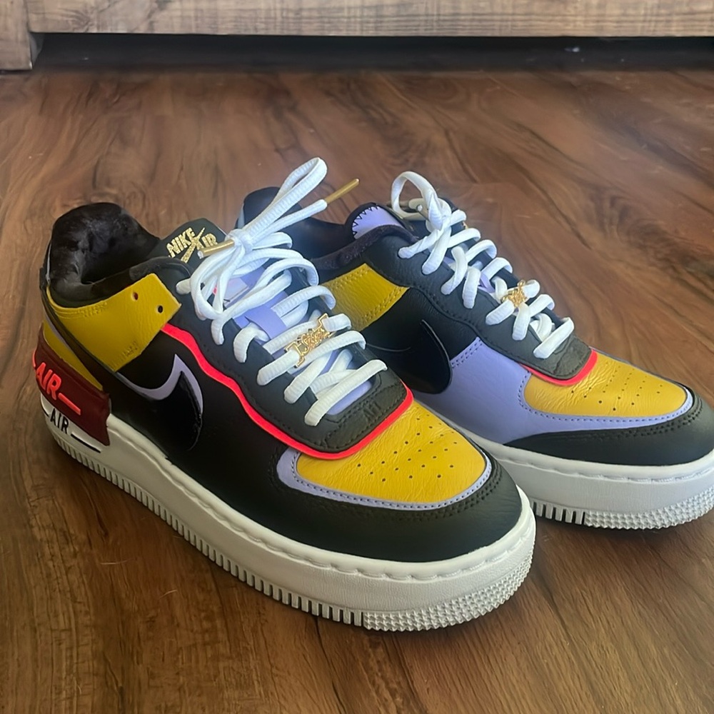 Air Force 1’s low shadow.